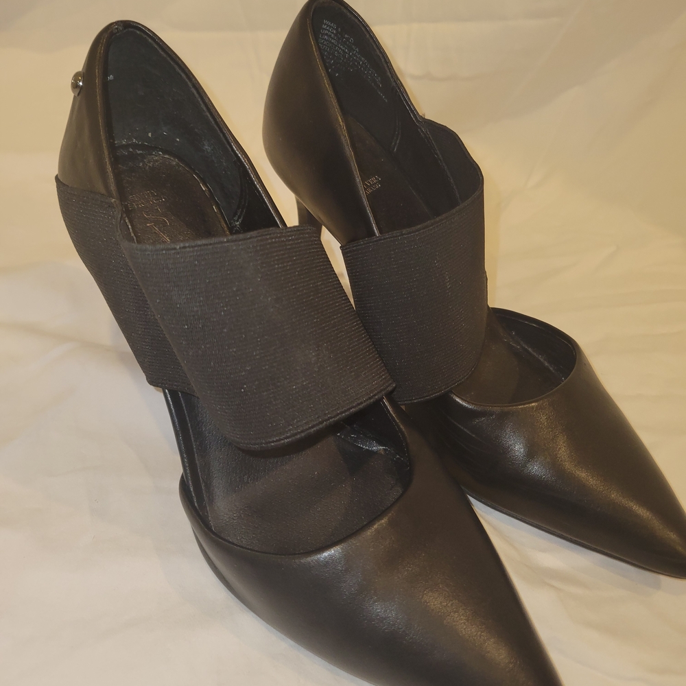 Simply Vera Vera Wang Black Pointed Heels